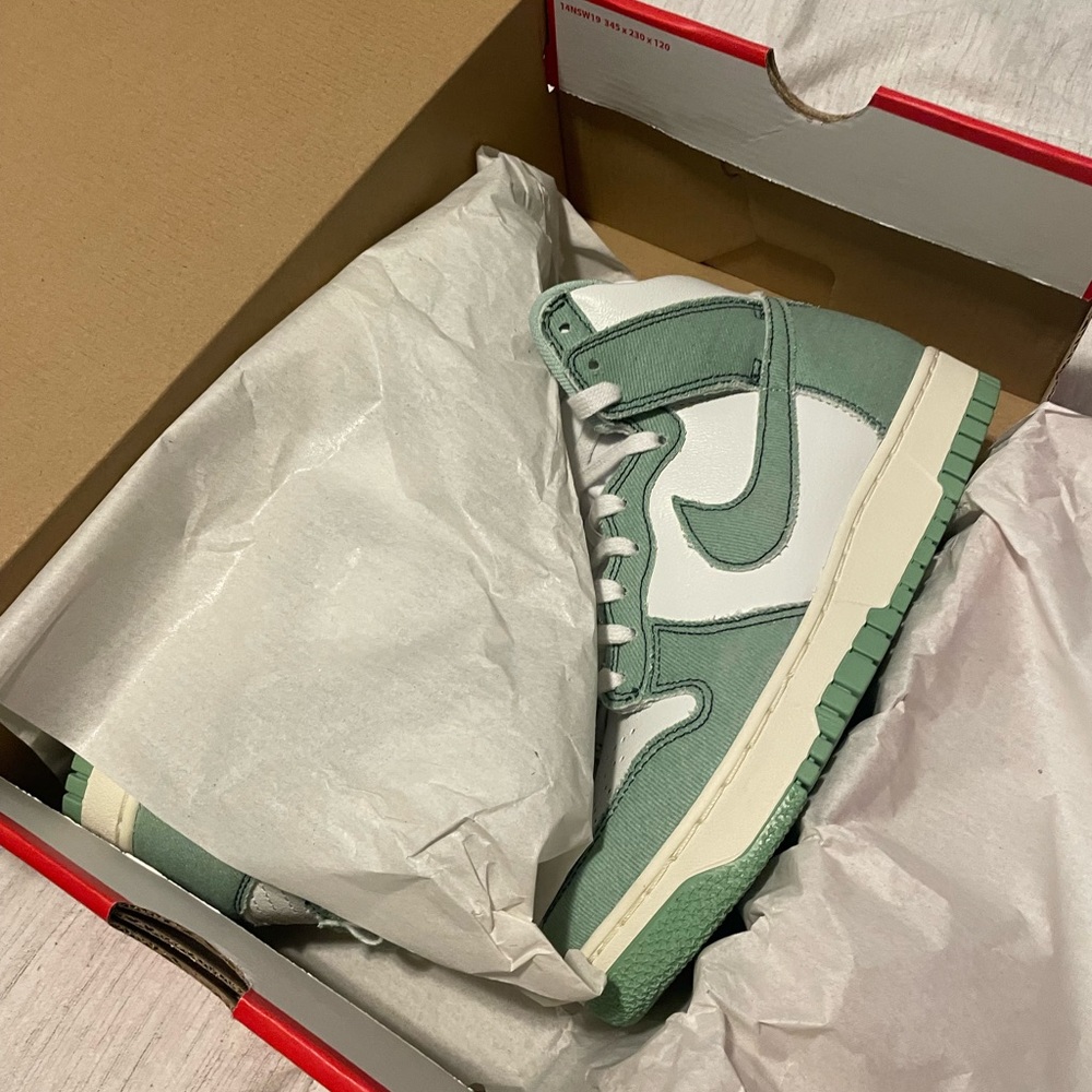 Nike Dunks - Picture 3 of 4
